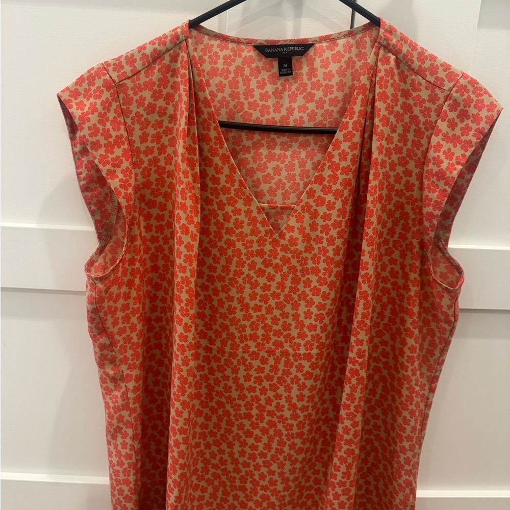 Woman’s Banana Republic sleeveless top size medium